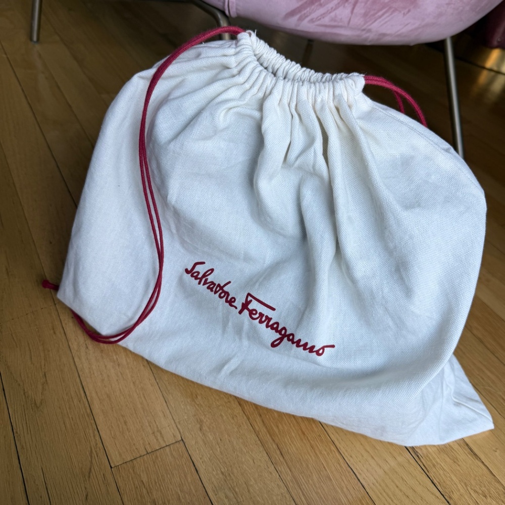 FERRAGAMO Margot Leather Crossbody Bag - Picture 5 of 5